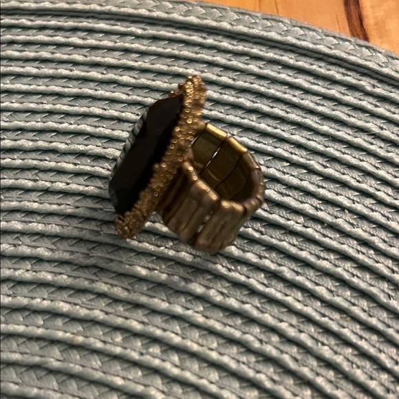 4 pc Goldtone and Black Jewelry Set - Picture 4 of 7